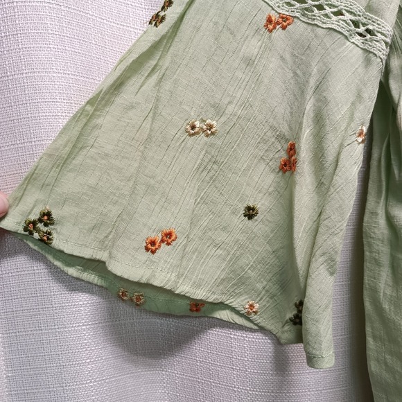 Fig & Flower Tunic Top Womens 1X Green Floral Embroidered Lined Boho Keyhole - Picture 3 of 6